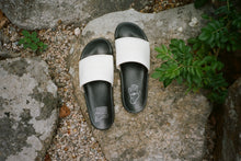 Load image into Gallery viewer, Bianco Slide