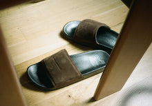 Load image into Gallery viewer, Chocolate Suede Slide
